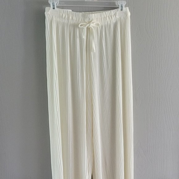 Off White Sleeveless Top and Pants - Picture 2 of 3